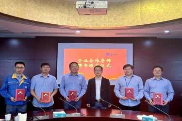 “两站”交流深入项目研究  校企合作助推9999js金沙老品牌发展